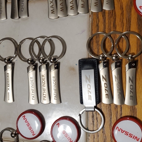 39 Nissan keyrings 370z pathfinder x terra titan maxima qwest - Picture 2 of 4